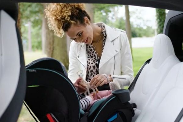 Car seat without outlet base